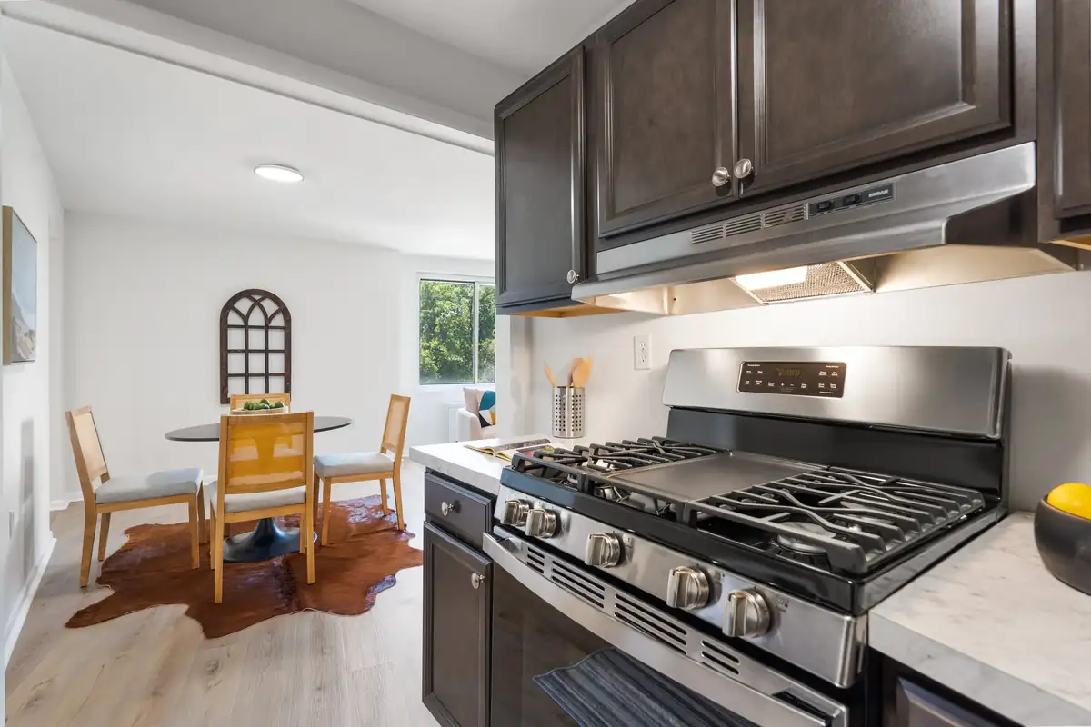 10201 Grosvenor Pl 703 - 0017.jpg