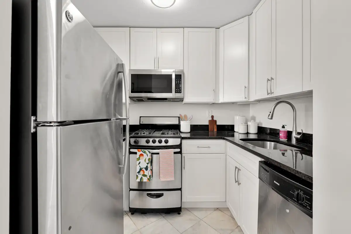Home staging at 1239 Vermont Ave NW #508, photo 3 of 6