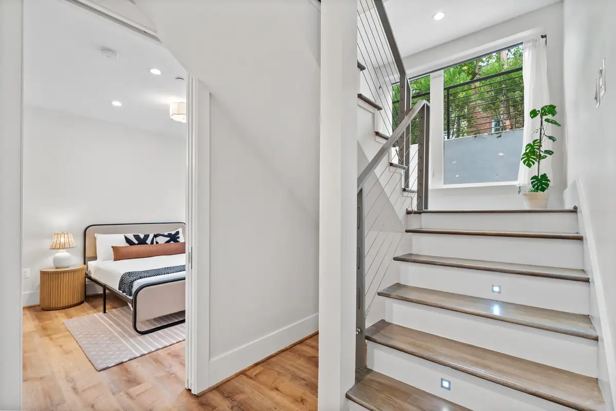 3915 Fulton St NW unit 2 - 0021.jpg