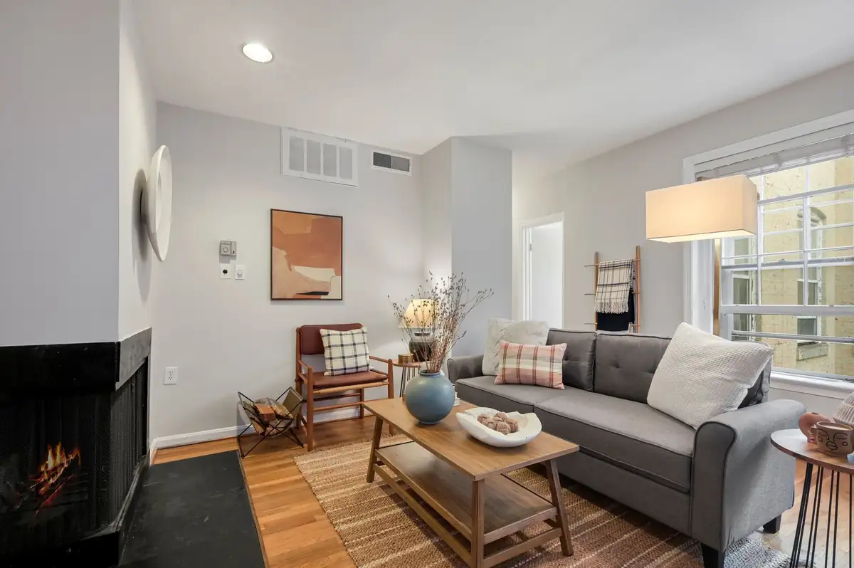 Home staging at 117 E St SE #302