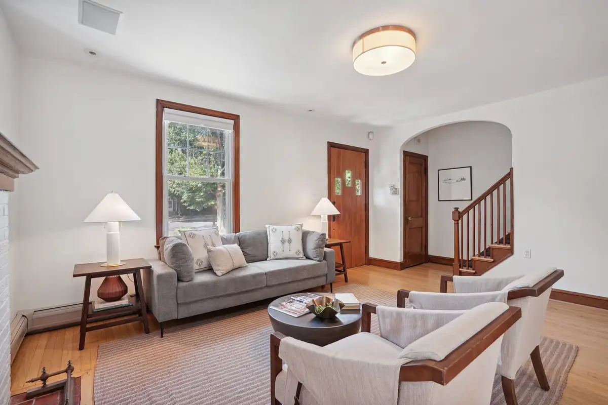 Home staging at 207 S. Irving St