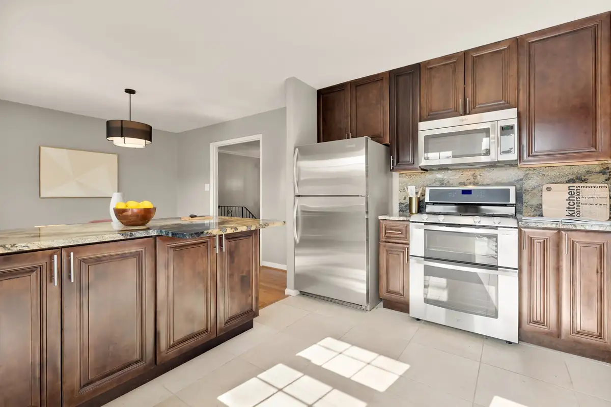 3424 Ramsgate Terrace-0019.jpg