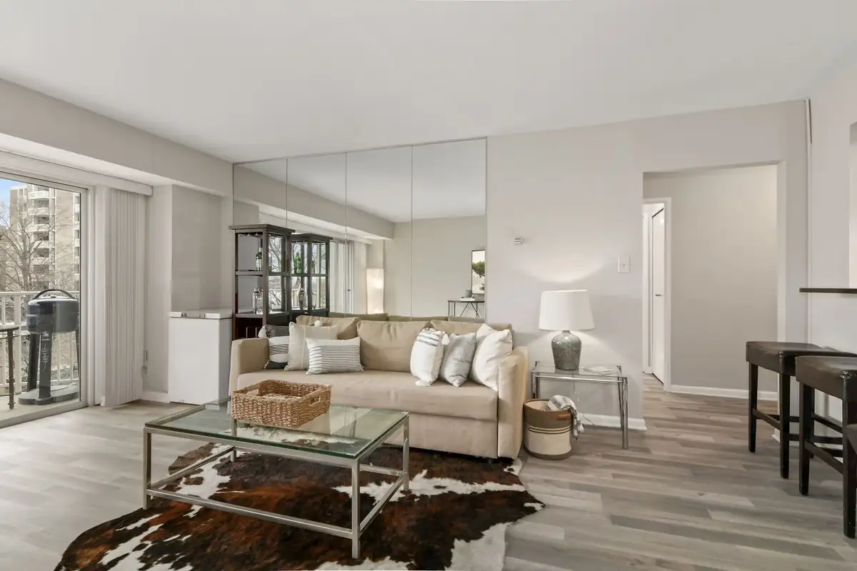 Home staging at Augmenting the Sellers Existing Furniture, photo 99 of 103
