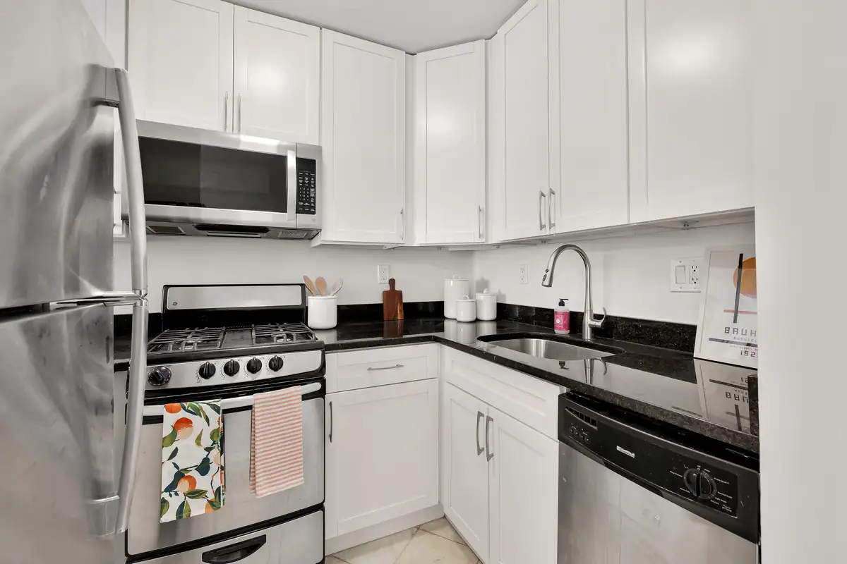 Home staging at 1239 Vermont Ave NW #508, photo 4 of 6