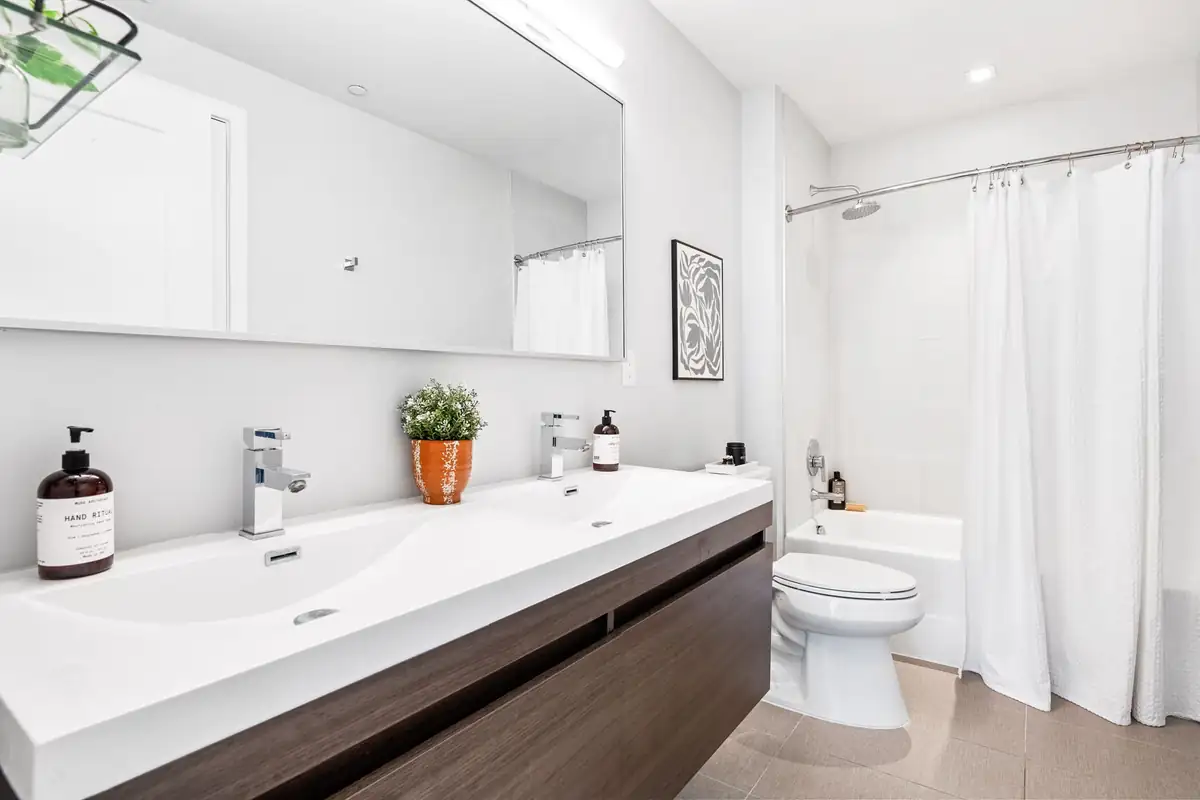 13-web-or-mls-900 11th St SE g07-Washington, DC 20003-13.jpg
