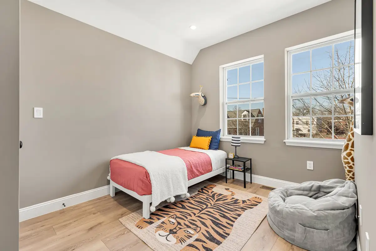 1117 46th St NE-0024.jpg