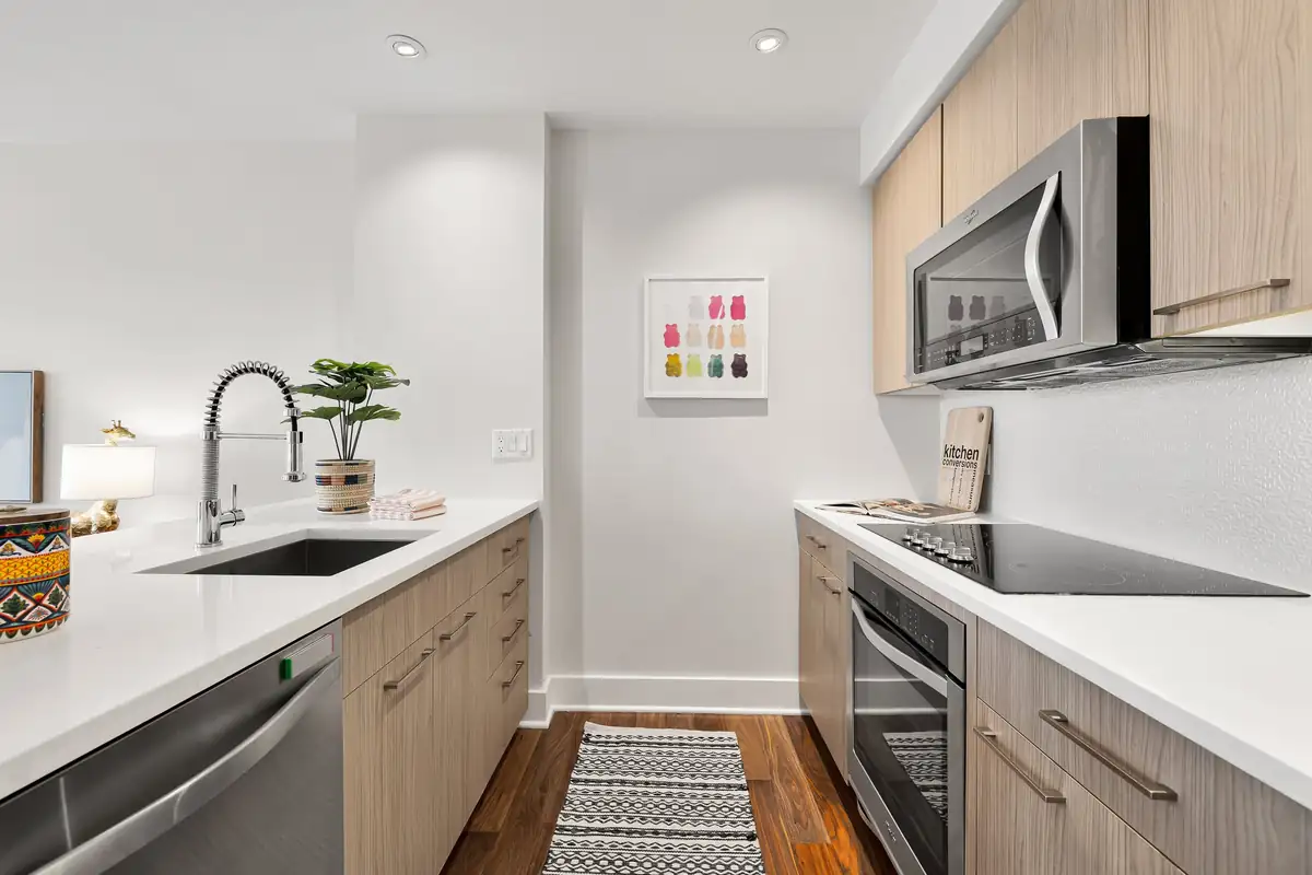 2331 15th St NW 305N-0010.jpg