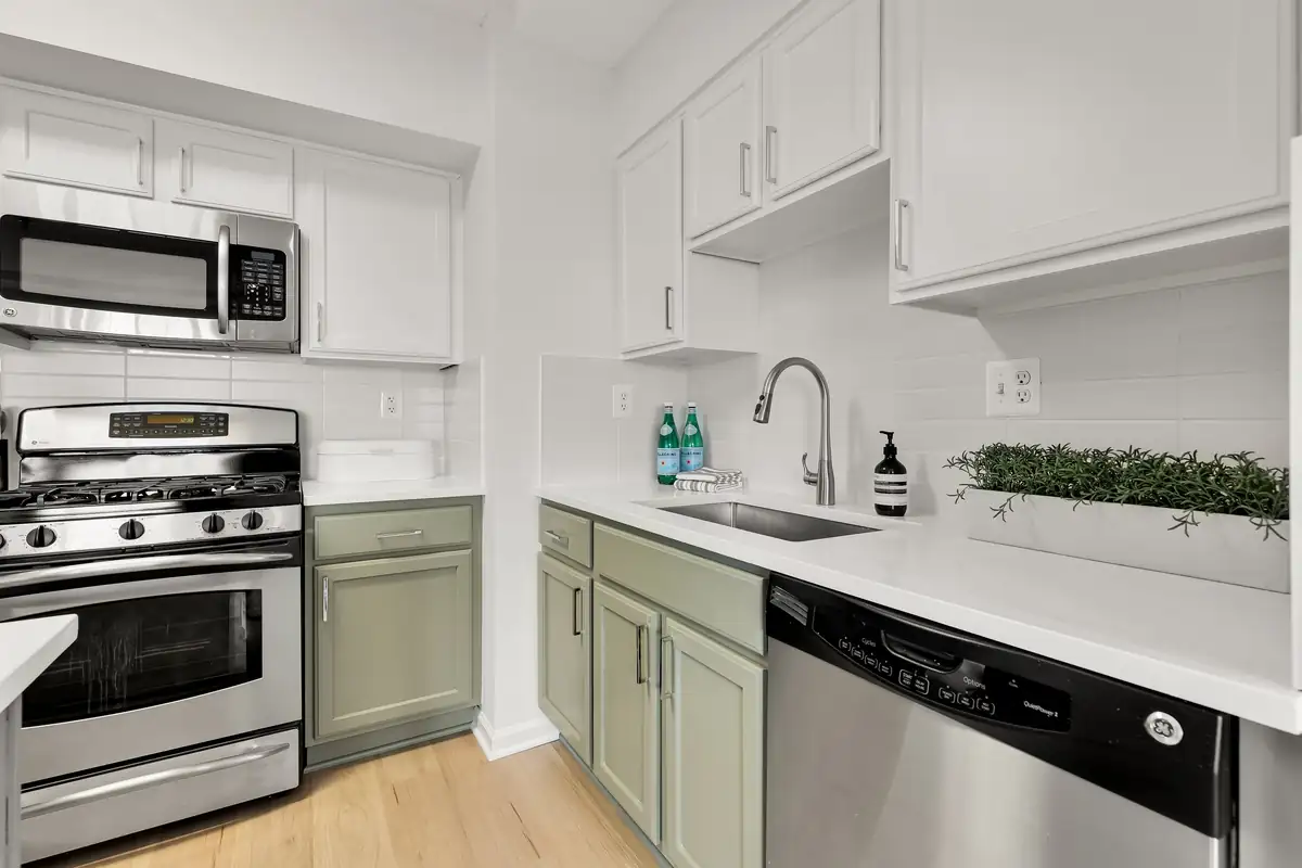 7915 Eastern Ave NW 914-0013.jpg