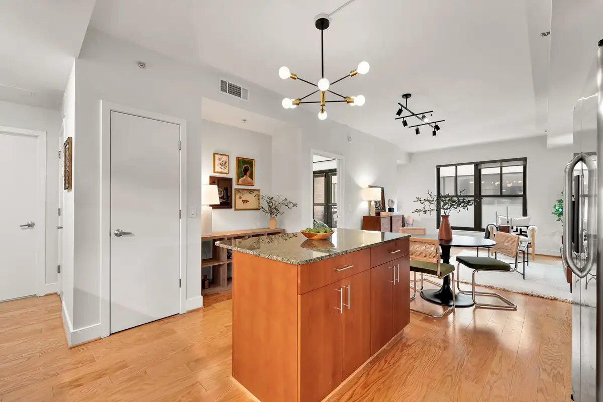 910 M St NW 208-0012.jpg