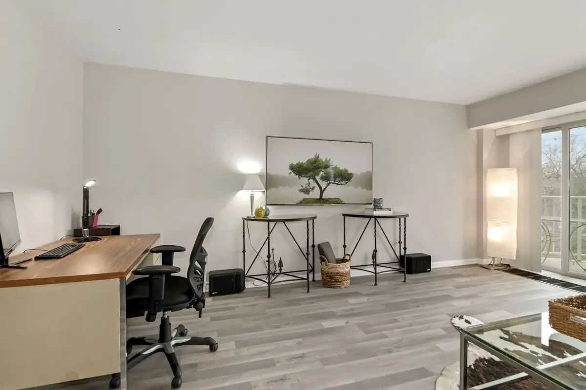 Home staging at Augmenting the Sellers Existing Furniture, photo 100 of 103