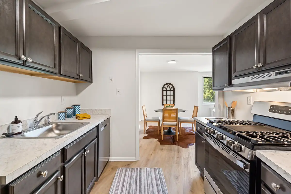 10201 Grosvenor Pl 703 - 0016.jpg