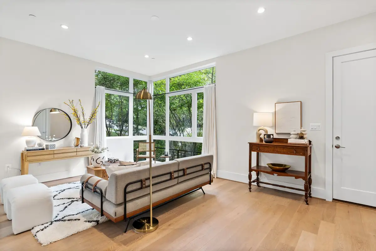3915 Fulton St NW unit 2 - 0009.jpg
