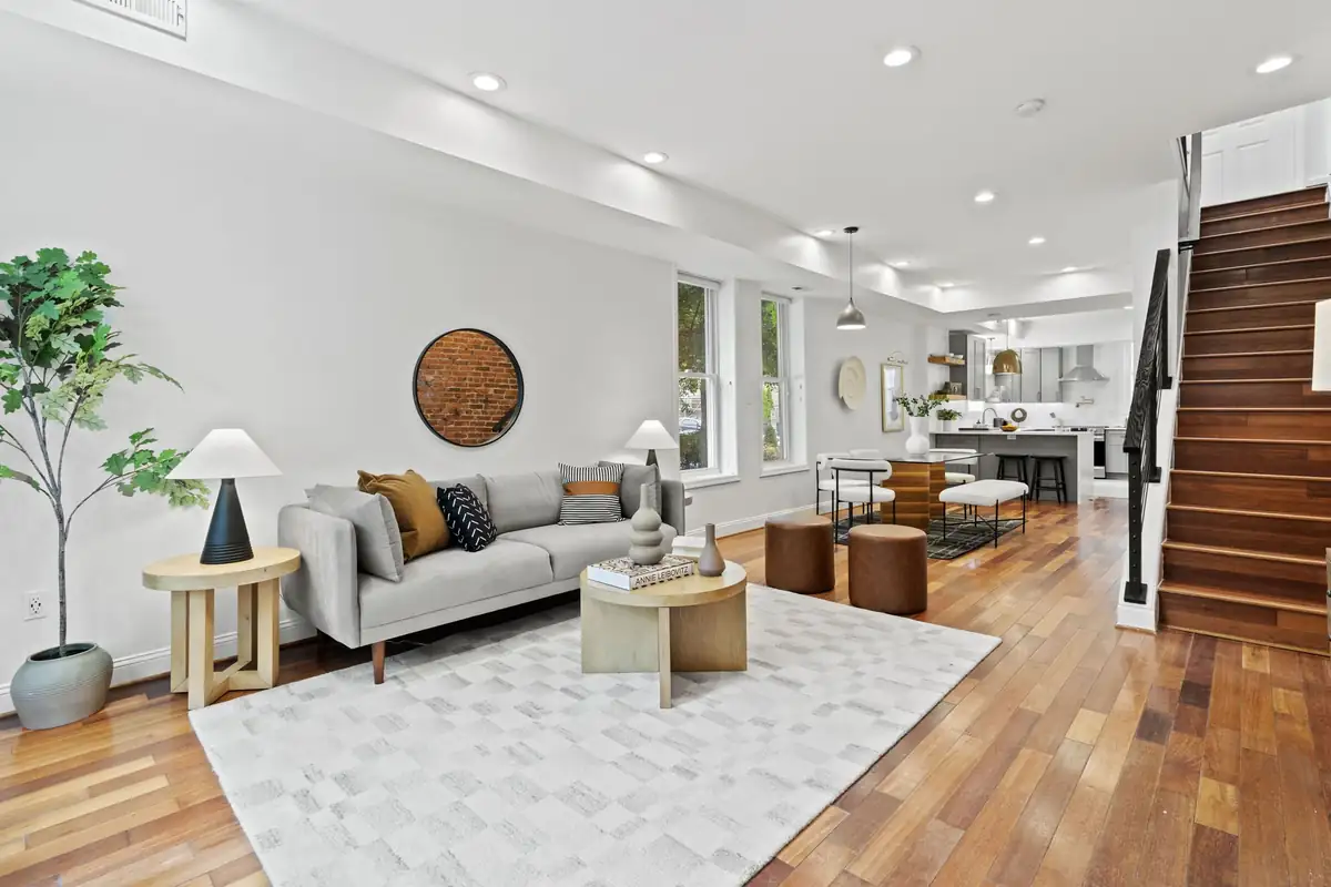 Home staging at 1500 1st St NW