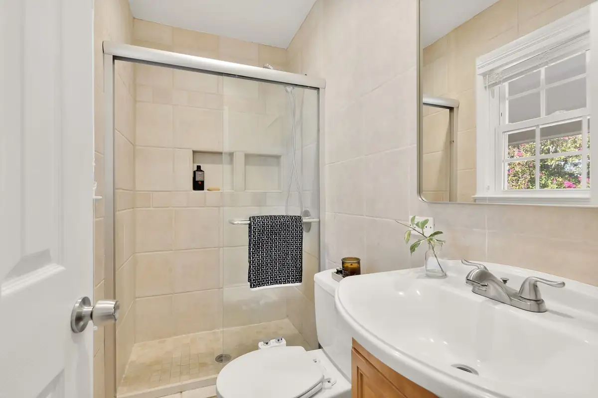 3424 Ramsgate Terrace-0031.jpg