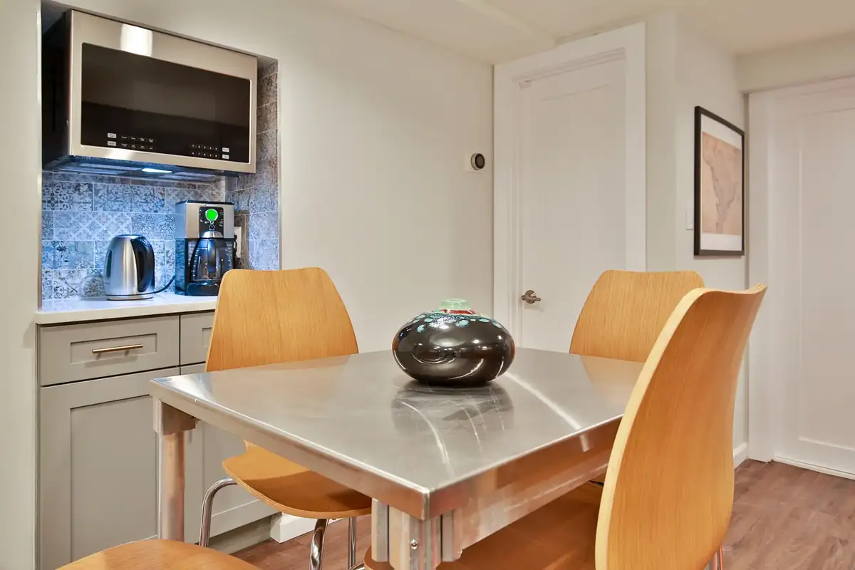 Home staging at Short-Term Rental Design, photo 5 of 6
