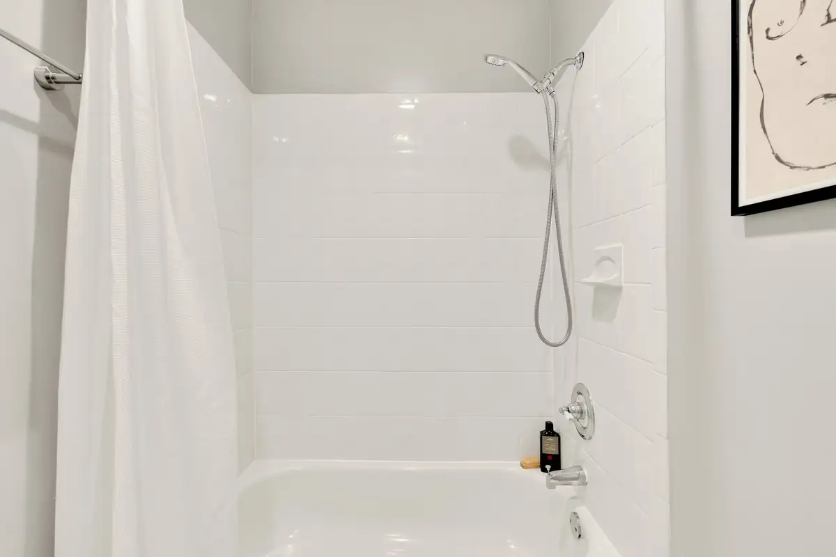 3424 Ramsgate Terrace-0021.jpg