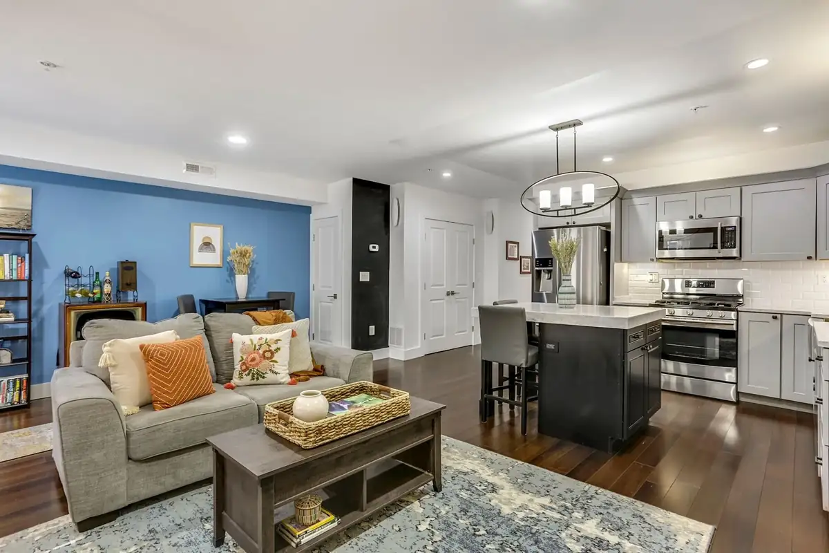 Home staging at Augmenting the Sellers Existing Furniture, photo 94 of 103