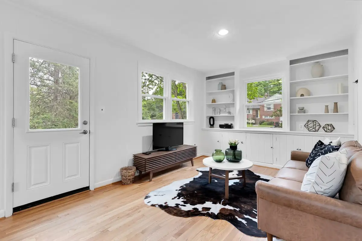 Home staging at Augmenting the Sellers Existing Furniture, photo 15 of 103
