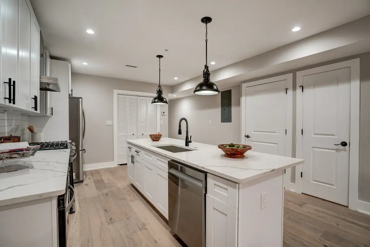 716 Kearny St NE-22.jpg