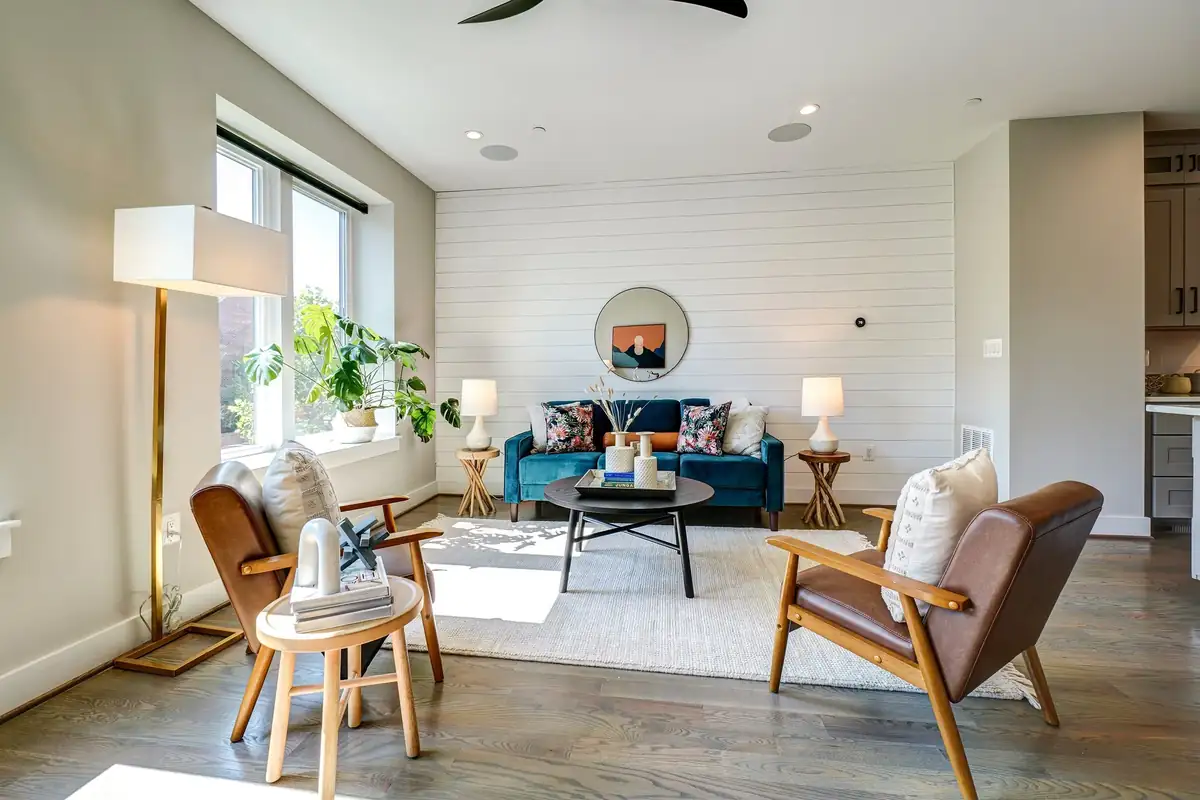Home staging at 605 Slade Ct