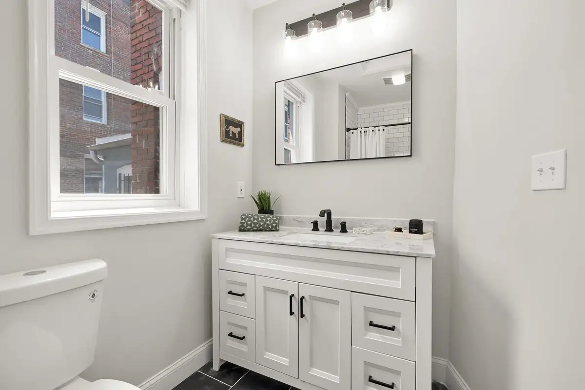 613 11th St NE-0035.jpg