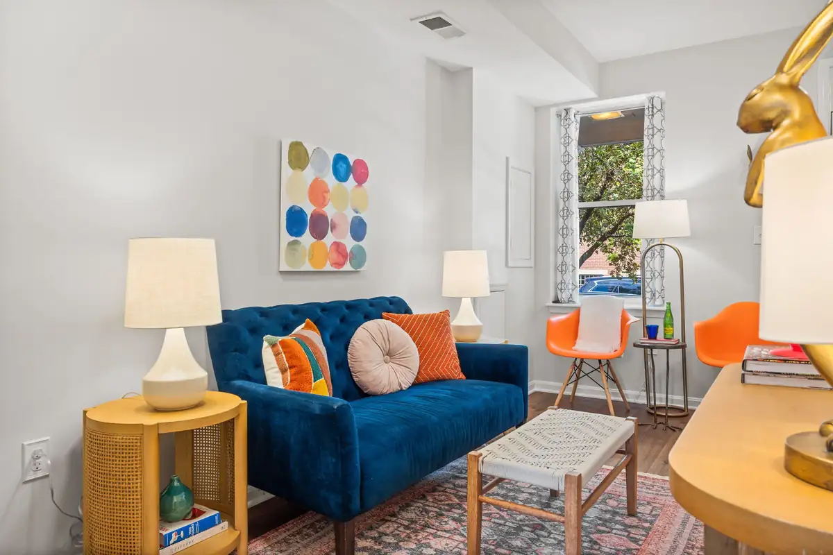 Home staging at 424 Oakdale Pl NW