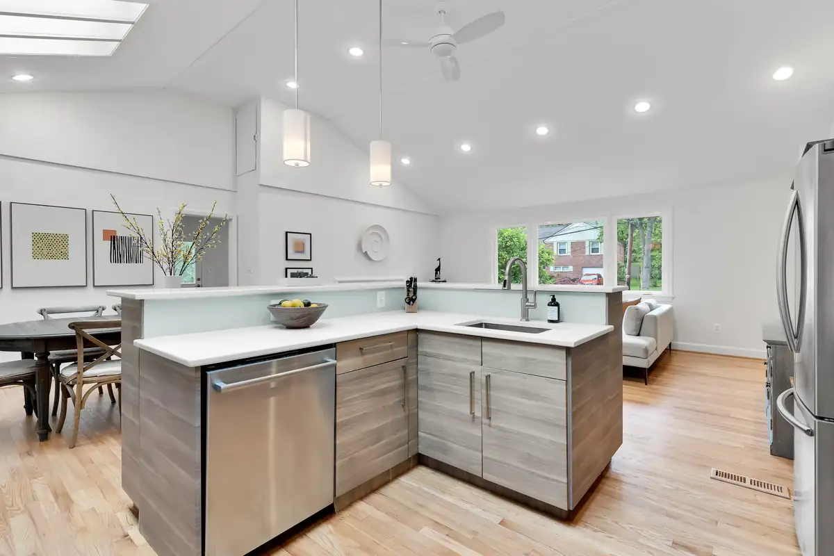 Home staging at Augmenting the Sellers Existing Furniture, photo 9 of 103