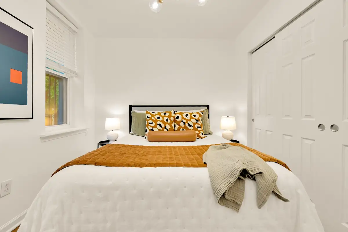 1651 Lamont St NW 1E-0024.jpg