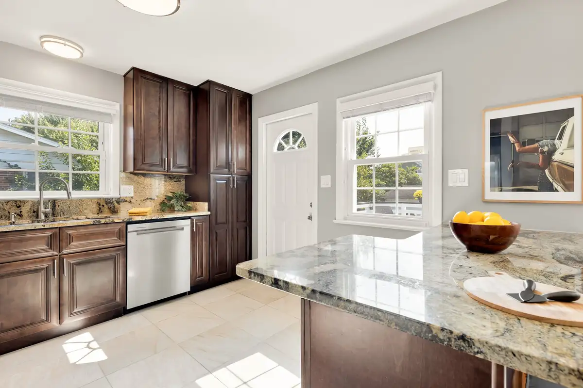 3424 Ramsgate Terrace-0016.jpg