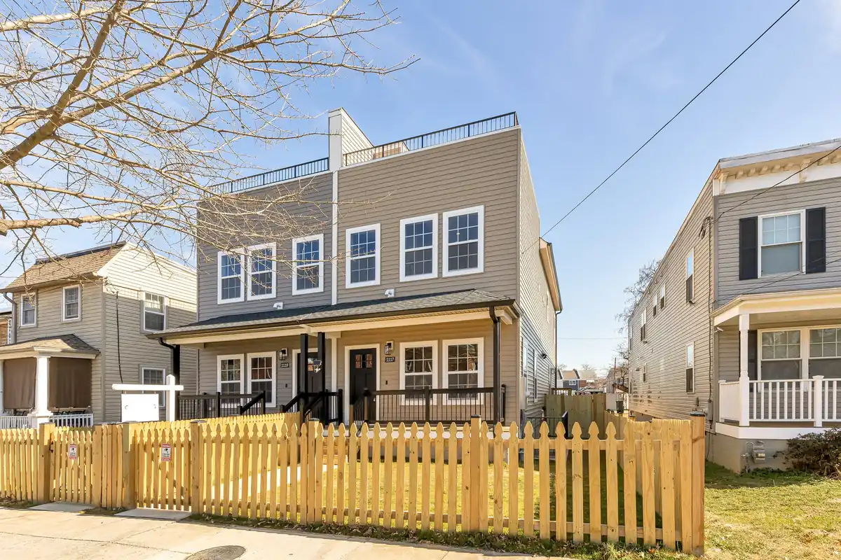 1117 46th St NE-0002.jpg