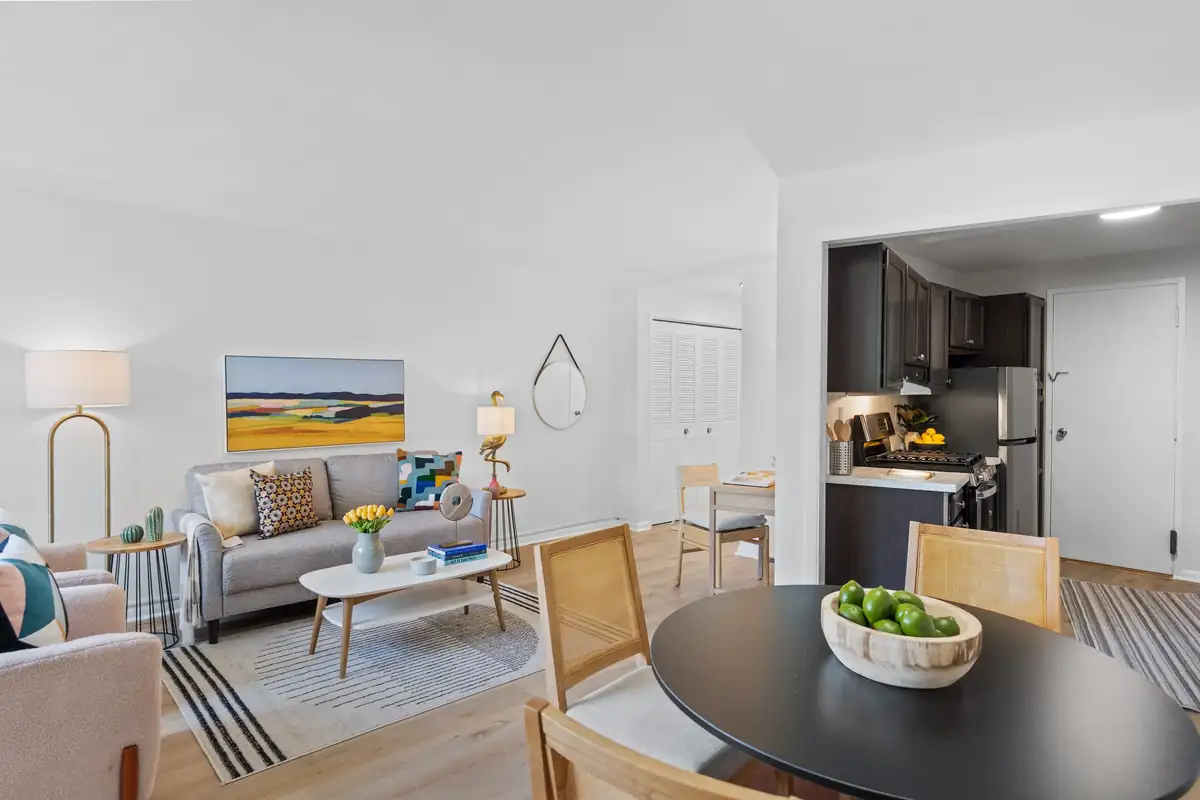 10201 Grosvenor Pl 703 - 0025.jpg