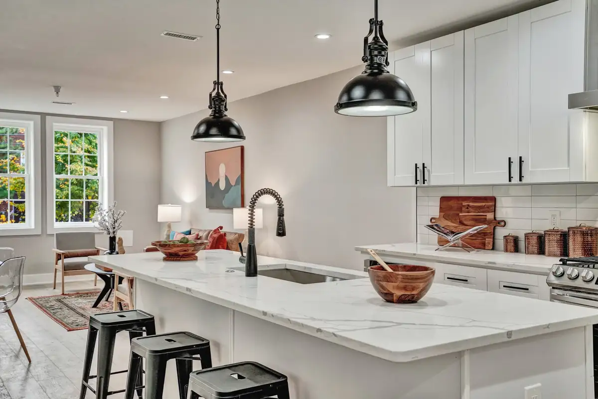 716 Kearny St NE-17.jpg