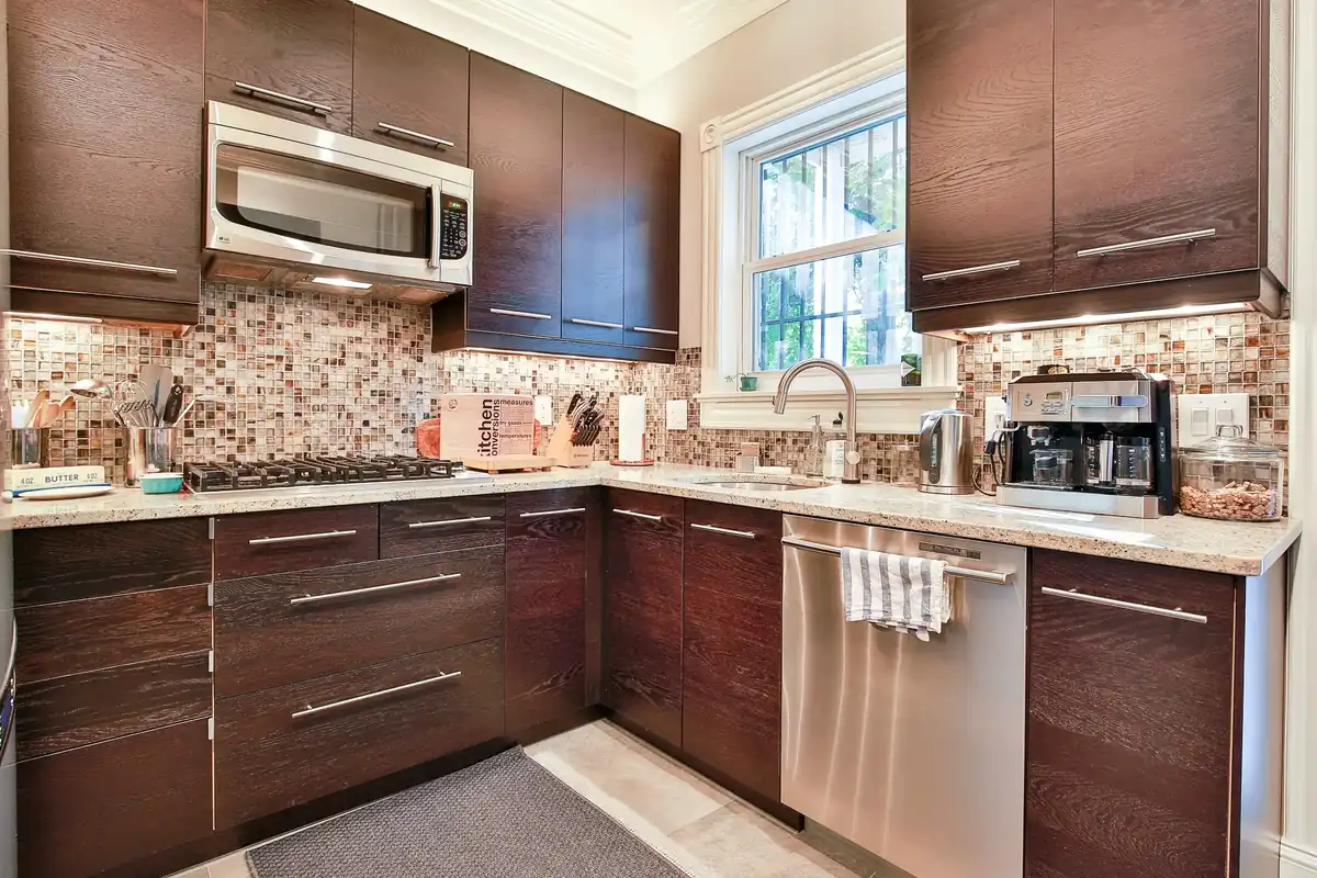 1468NewtonSt011.jpg