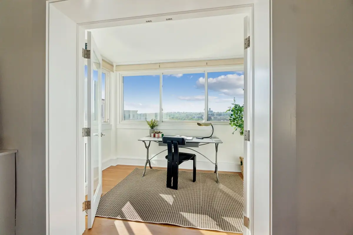 Home staging at 1901 Columbia Rd NW #805