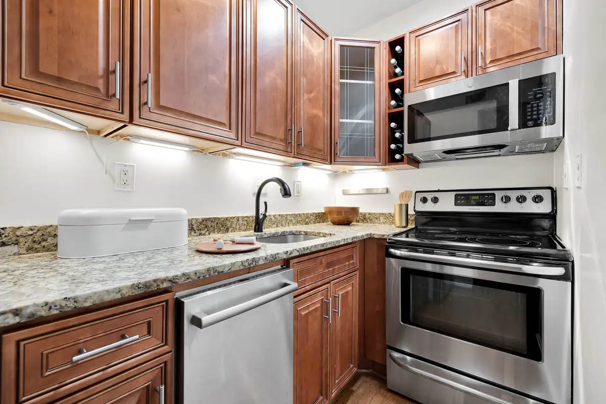 2339 Ashmead Pl NW 5-0018.jpg