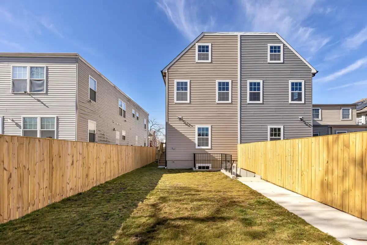 1117 46th St NE-0063.jpg