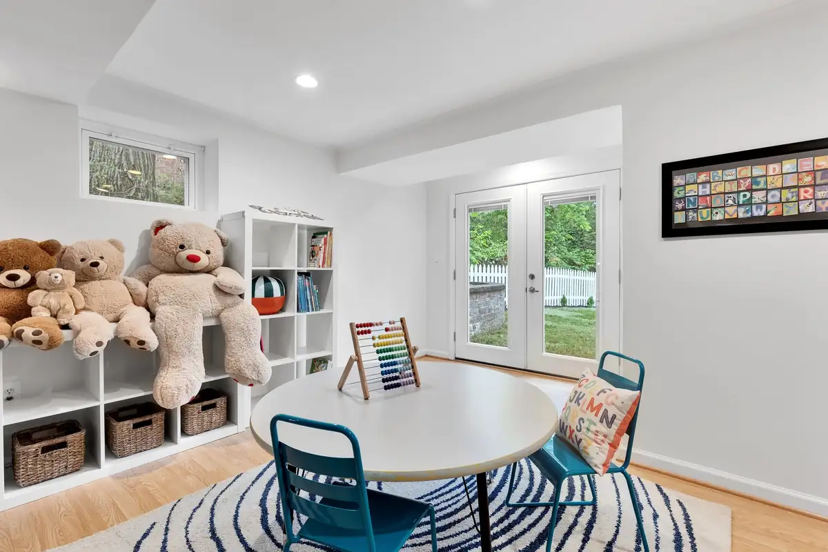 Home staging at Augmenting the Sellers Existing Furniture, photo 33 of 103