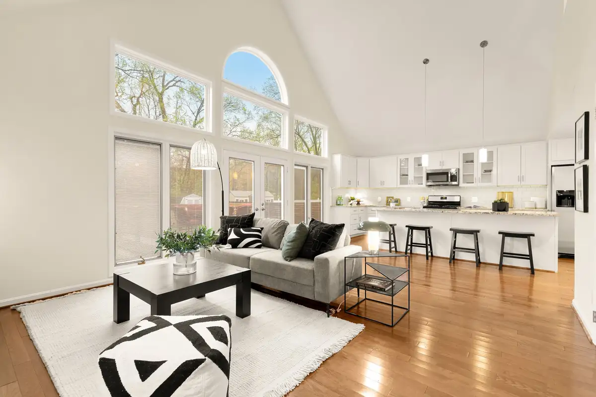 Home staging at 5816 Vandegrift Ave