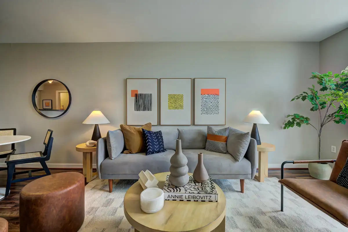 Home staging at 1000 New Jersey Ave SE #916