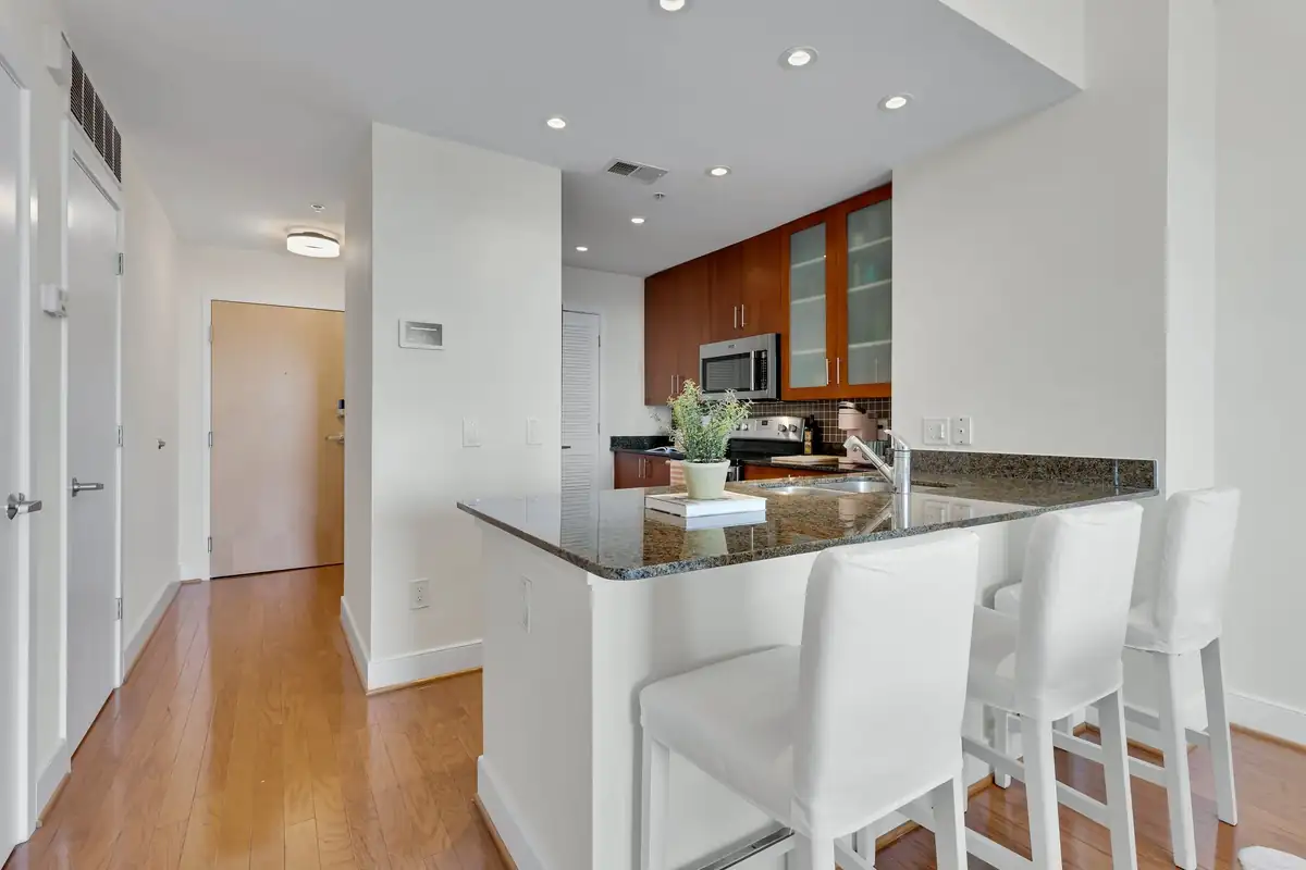 910 M St NW 801-0010.jpg