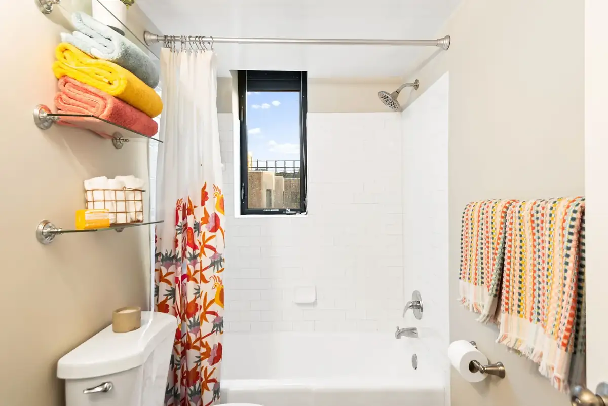 28-web-or-mls-1701 16th Street NW #807-28.jpg