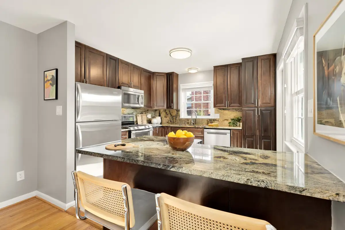 3424 Ramsgate Terrace-0015.jpg