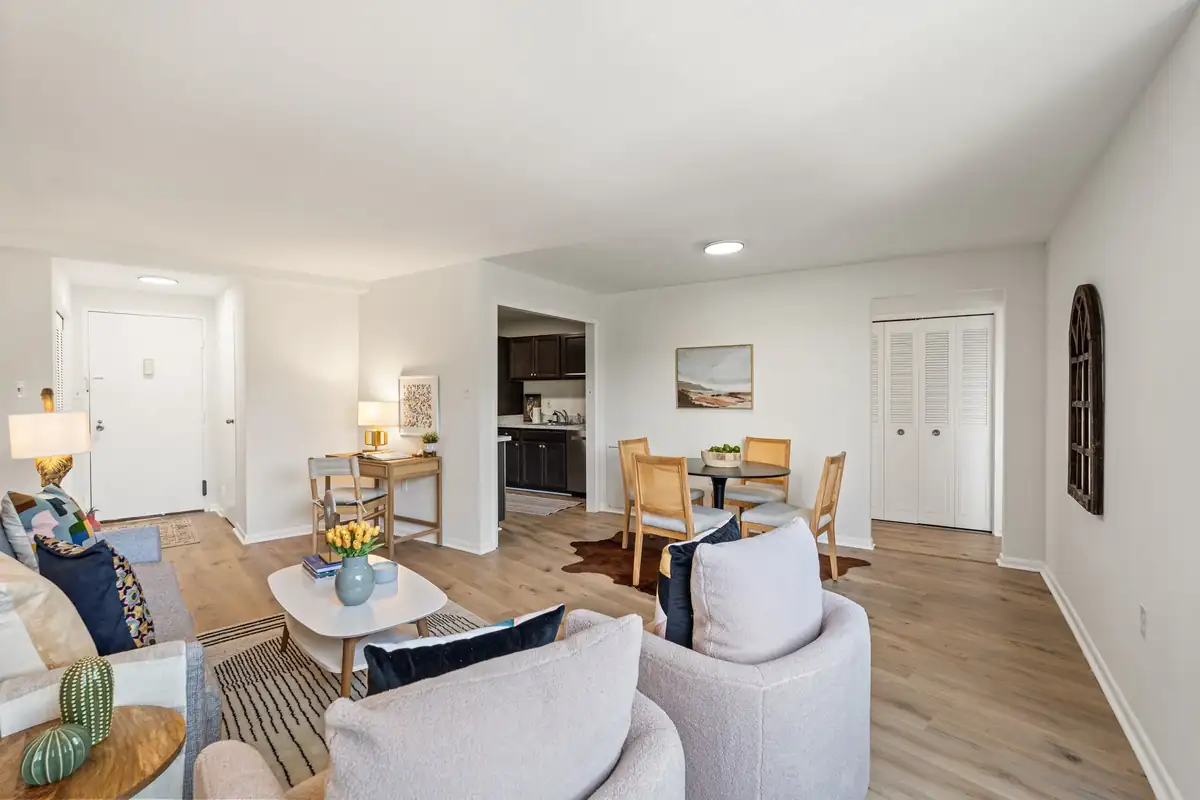 10201 Grosvenor Pl 703 - 0007.jpg