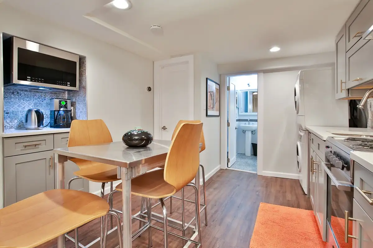 Home staging at Short-Term Rental Design, photo 3 of 6