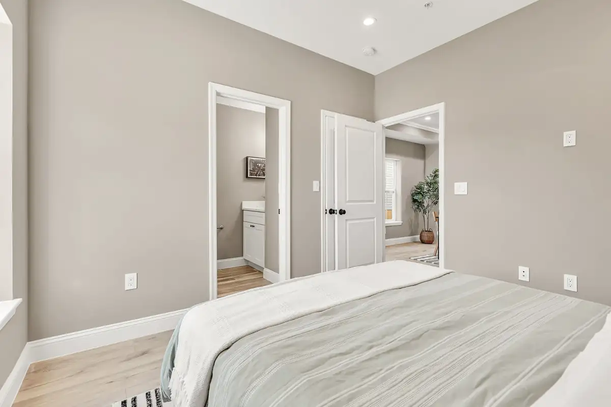 1117 46th St NE-0017.jpg