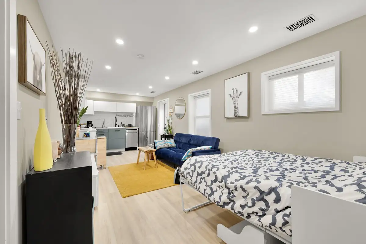8215 Roanoke Ave Reshoot-0066.jpg