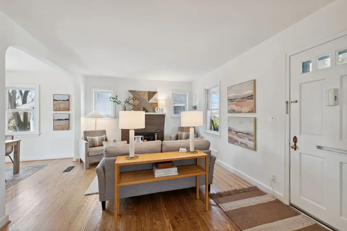 Home staging at 3700 7th St S