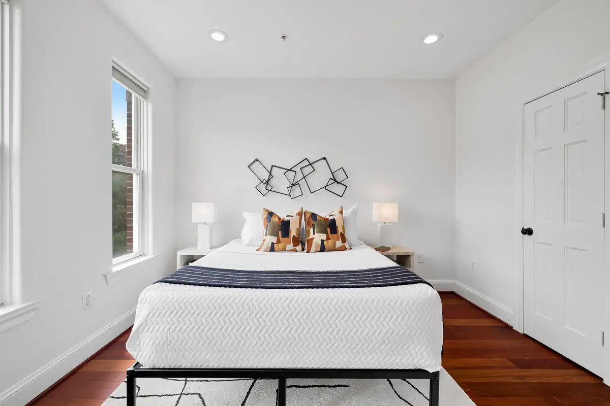 2132 11th St NW 2-0021.jpg