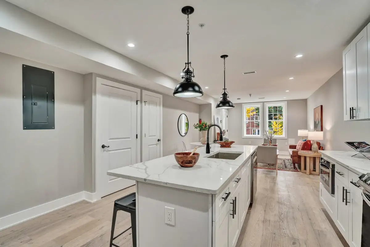 716 Kearny St NE-25.jpg