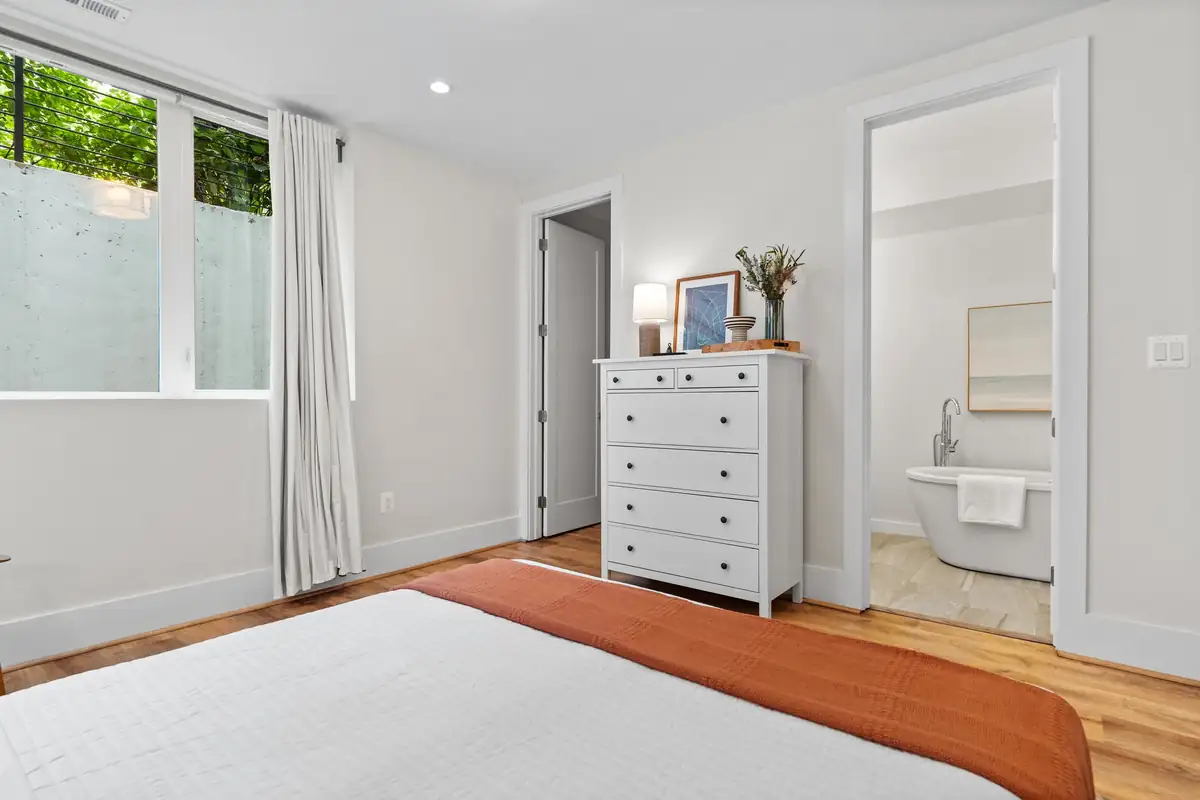 3915 Fulton St NW unit 2 - 0028.jpg